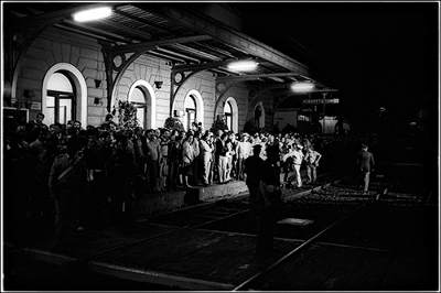 Il pubblico in attesa del Treno di John Cage
