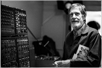 John Cage nella sala macchine del treno